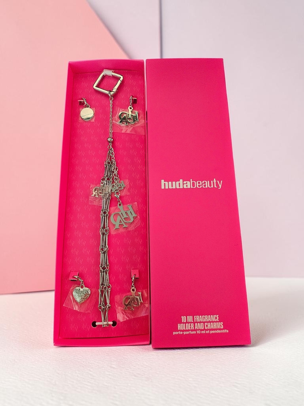 Huda Beauty TRAVEL SPRAY FRAGRANCE HOLDER WITH CHARMS - *fragrance NOT included